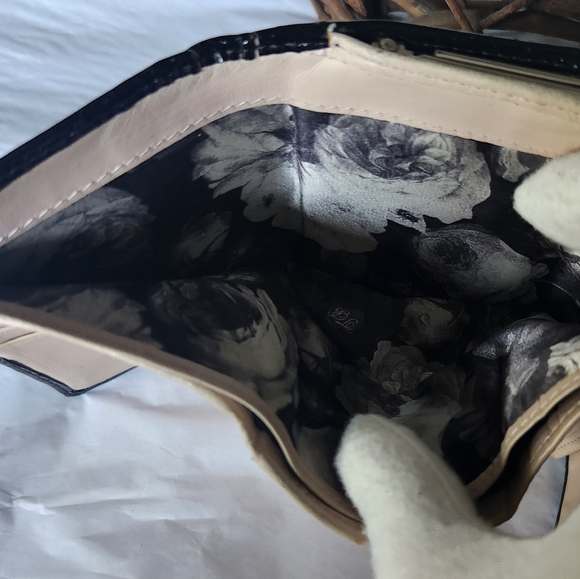 TED BAKER Black Patent Leather PINK Wallet Kisslock Hearts - Picture 9 of 14